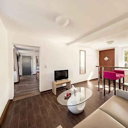 Burghotel Staufeneck ホテル 5*