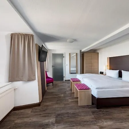 ホテル Burghotel Staufeneck