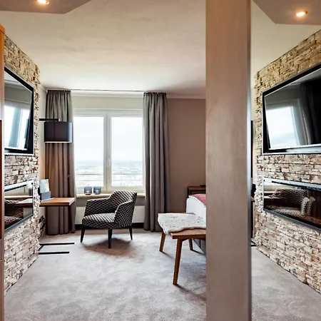 מלון Burghotel Staufeneck Salach