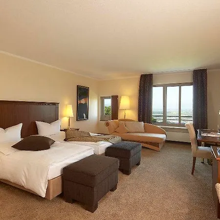 Burghotel Staufeneck 호텔 살라크