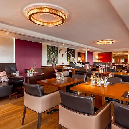 Burghotel Staufeneck ホテル