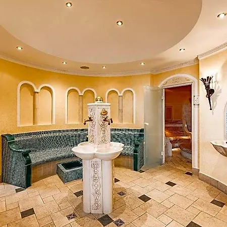 Burghotel Staufeneck 5*