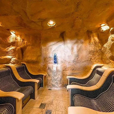 Burghotel Staufeneck Hotel 5*
