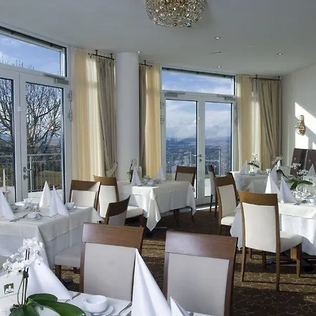Burghotel Staufeneck ホテル 5*
