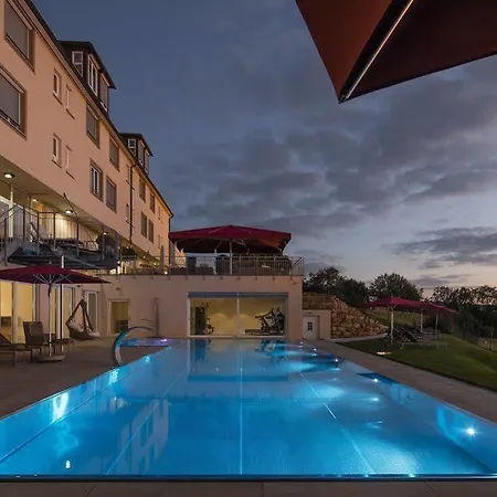 Burghotel Staufeneck ホテル