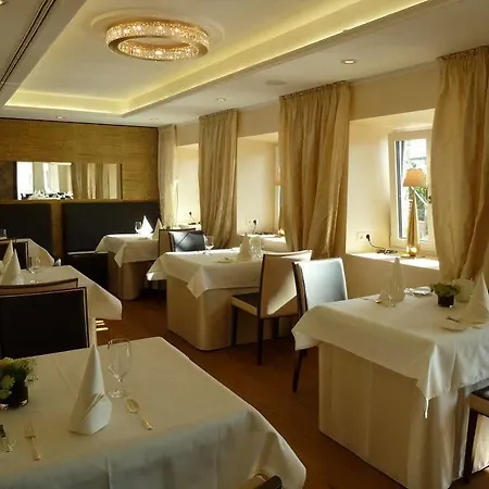 Burghotel Staufeneck ホテル 5*